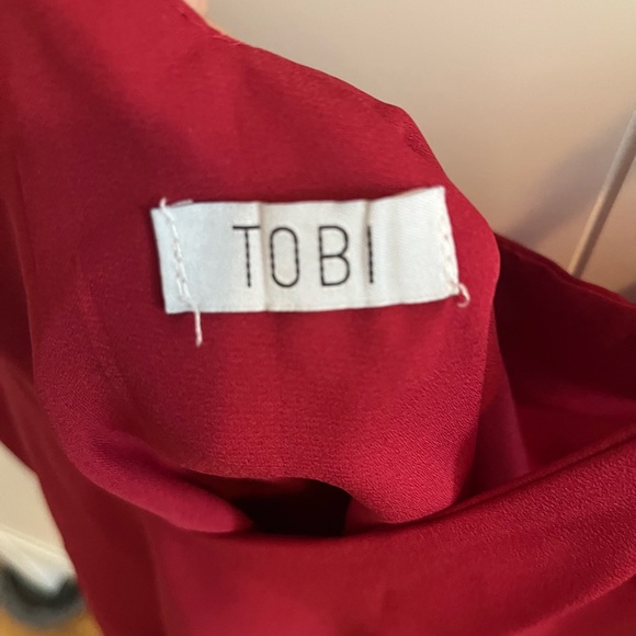 TOBI red low back top - Picture 3 of 3